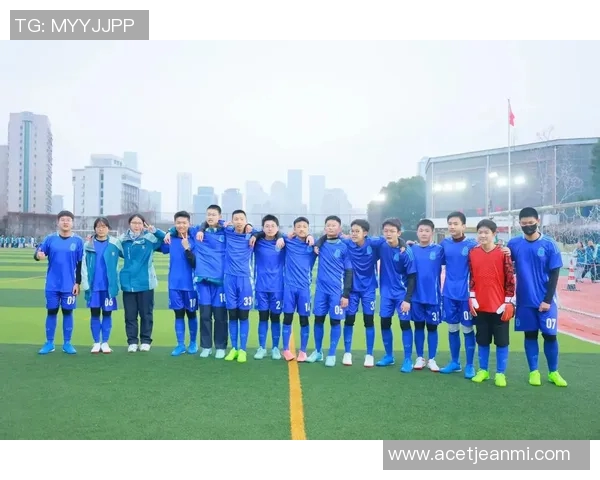 与足球明星亲密合影的难忘瞬间记录你我的青春回忆